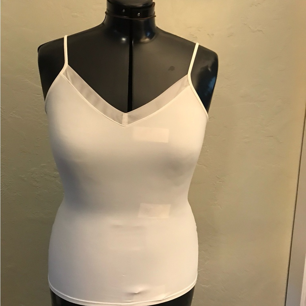 5/15🔥🔥🔥Vassarette Classic White Camisole Top